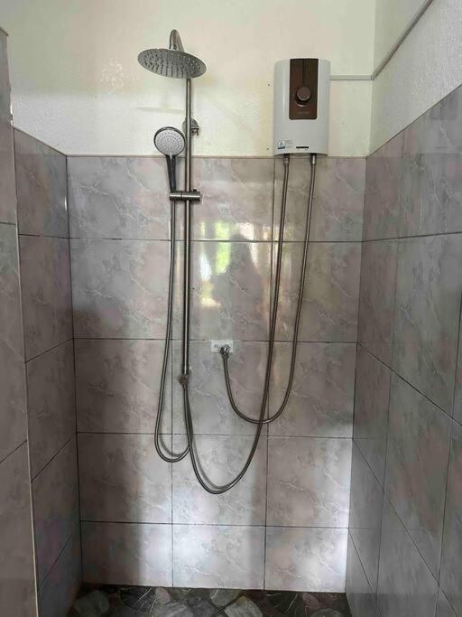 Alona Park Residence - 3 Bedroom Apartment- Alex And Jesa Unit ปางเลา ภายนอก รูปภาพ