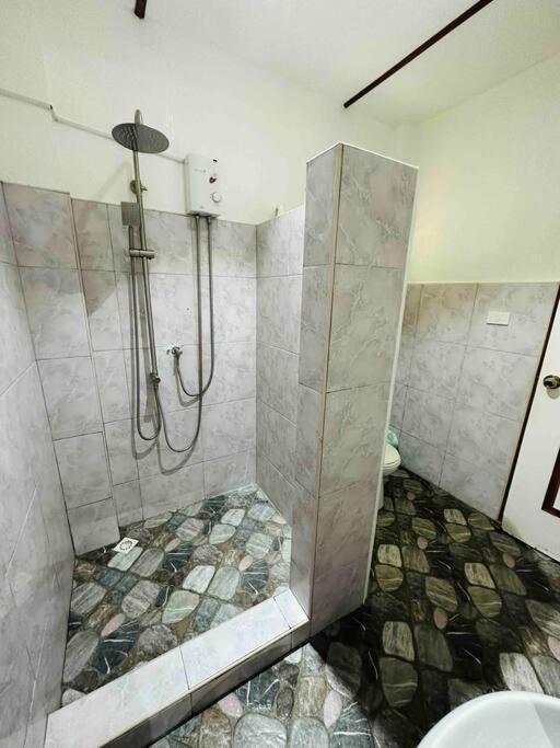 Alona Park Residence - 3 Bedroom Apartment- Alex And Jesa Unit ปางเลา ภายนอก รูปภาพ