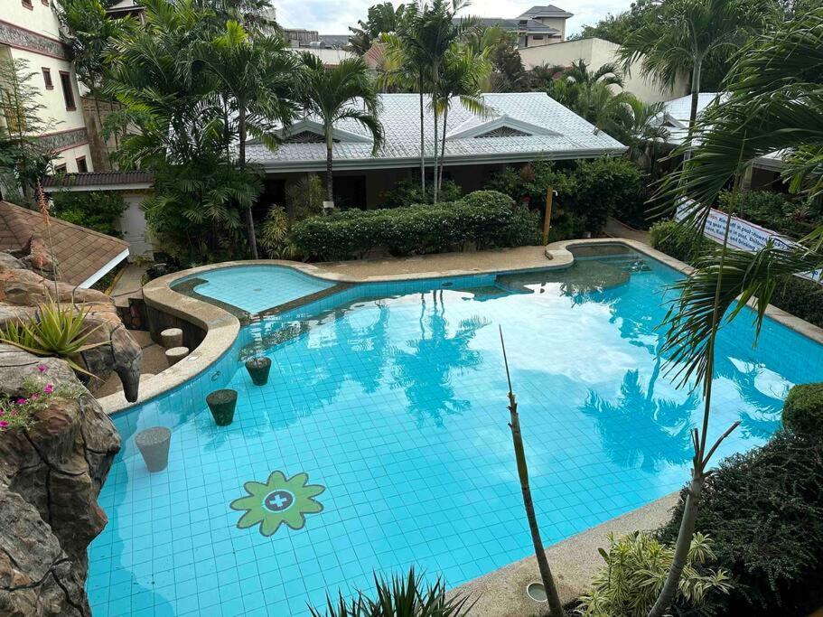 Alona Park Residence - 3 Bedroom Apartment- Alex And Jesa Unit ปางเลา ภายนอก รูปภาพ