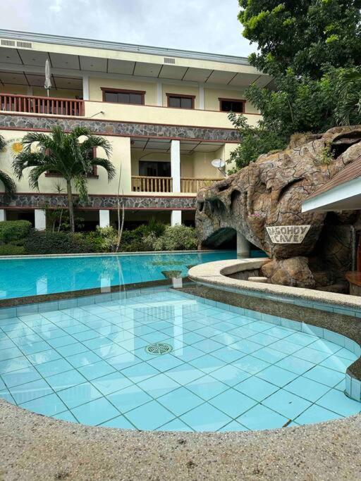 Alona Park Residence - 3 Bedroom Apartment- Alex And Jesa Unit ปางเลา ภายนอก รูปภาพ