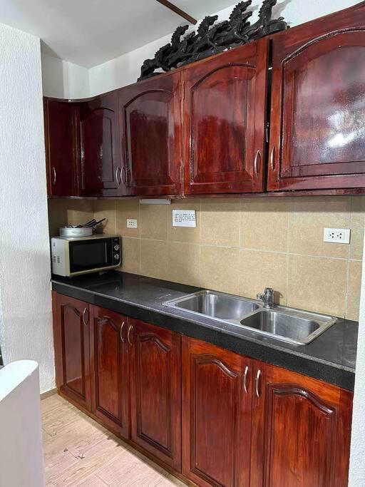 Alona Park Residence - 3 Bedroom Apartment- Alex And Jesa Unit ปางเลา ภายนอก รูปภาพ