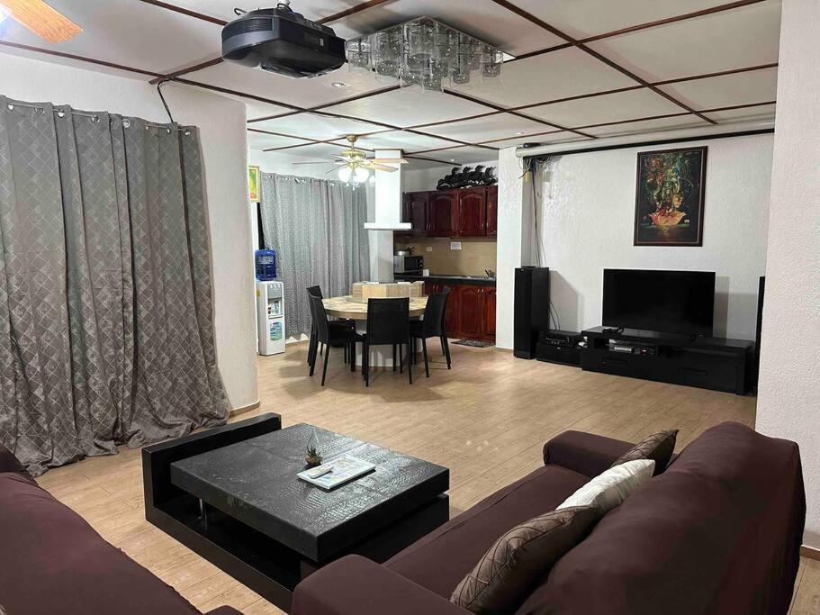 Alona Park Residence - 3 Bedroom Apartment- Alex And Jesa Unit ปางเลา ภายนอก รูปภาพ