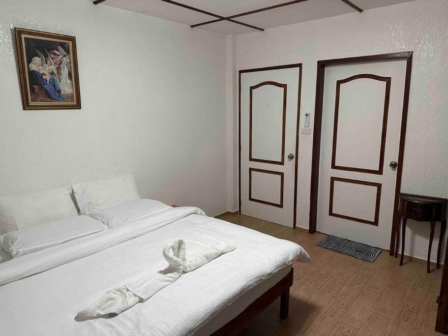 Alona Park Residence - 3 Bedroom Apartment- Alex And Jesa Unit ปางเลา ภายนอก รูปภาพ