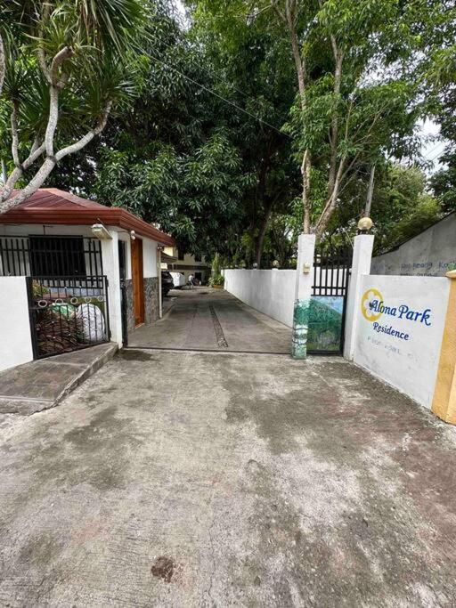 Alona Park Residence - 3 Bedroom Apartment- Alex And Jesa Unit ปางเลา ภายนอก รูปภาพ