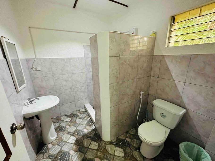 Alona Park Residence - 3 Bedroom Apartment- Alex And Jesa Unit ปางเลา ภายนอก รูปภาพ