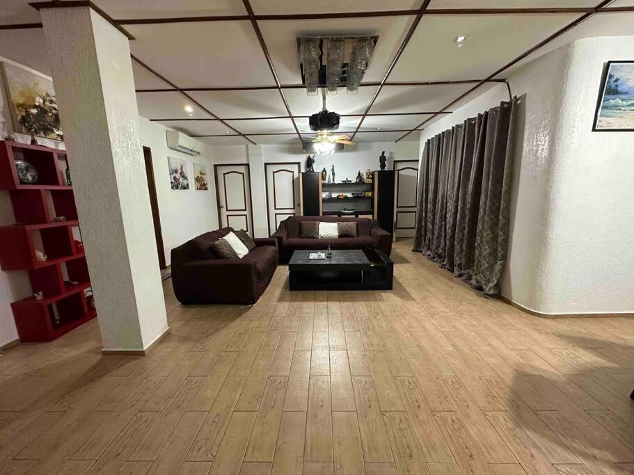 Alona Park Residence - 3 Bedroom Apartment- Alex And Jesa Unit ปางเลา ภายนอก รูปภาพ